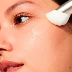 001 Serum + Moisturizer Brush*MAC COSMETICS