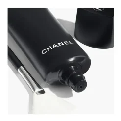 New CHANEL Le Lift PRO Gommage AHA Resurfaçant.