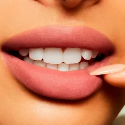 Powder Kiss Liquid Lipcolour*MAC COSMETICS