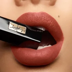 Rouge Pur Couture The Slim Velvet Radical Labial Mate*YVES SAINT LAURENT Hot