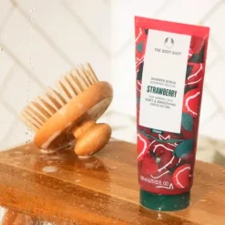 Sale THE BODY SHOP Shower Scrub Strawberry
